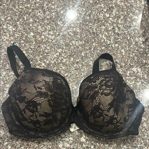 Elegant Black Lace Bra Wacoal 36DDD